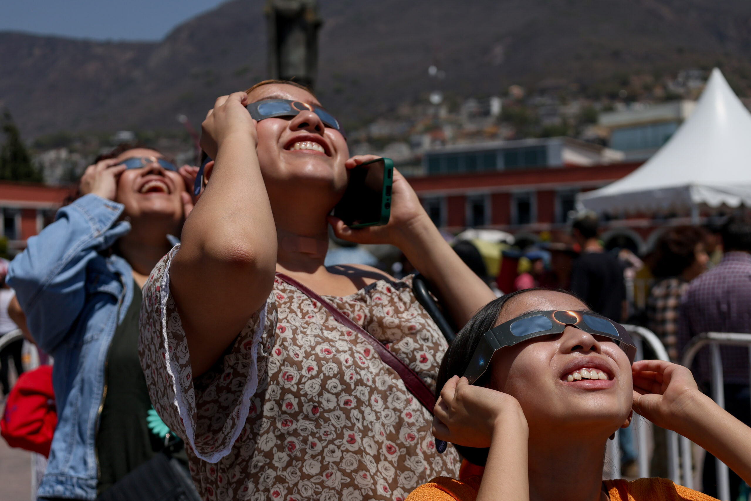 Observan Eclipse Solar En Plaza Ju Rez De Pachuca El Hidalgo Digital